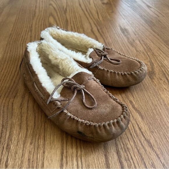UGG Moccasin Slippers Tan Suede Sz 7 - Picture 1 of 7